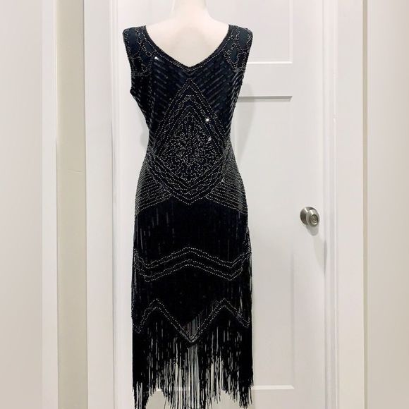 Vintage Style "Great Gatsby" Sequined Fringed Flapper. Great for Halloween - Picture 3 of 16